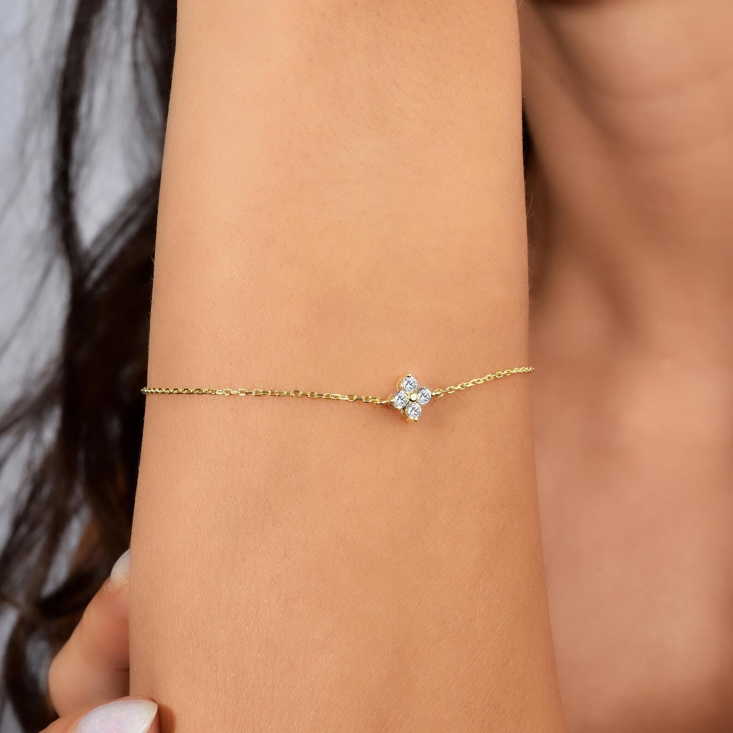 Carly - Flower Round Diamond Bracelet